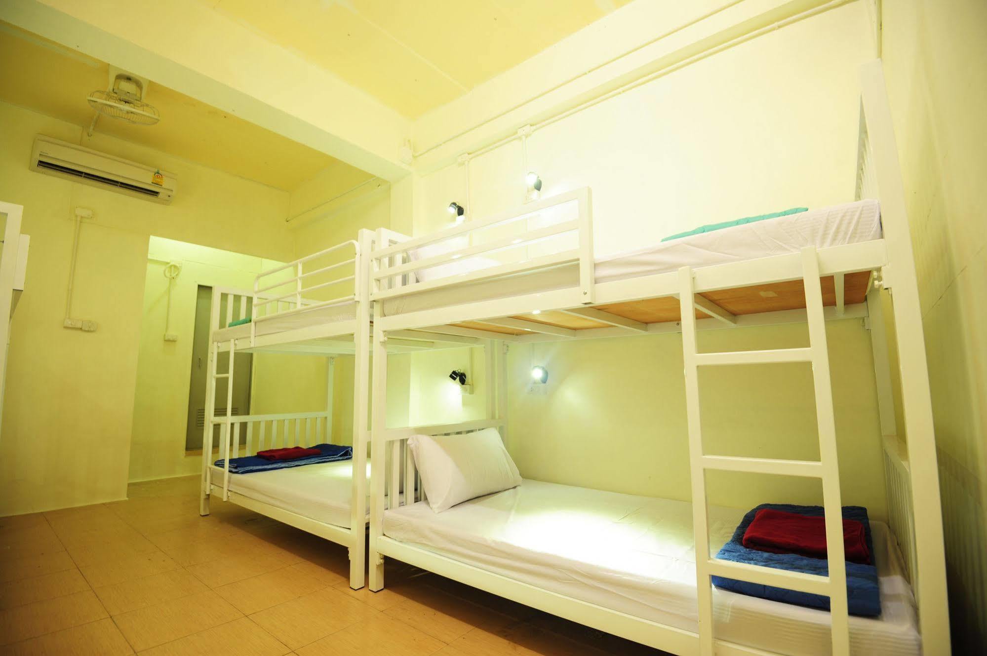 Phi Phi Bucket Hostel Esterno foto